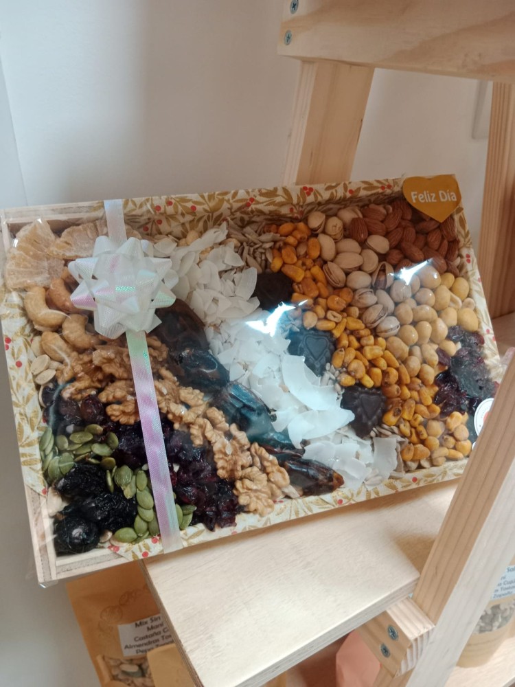 REGALO CAJA MADERA GRANDE MIX FRUTOS SECOS SEMILLAS